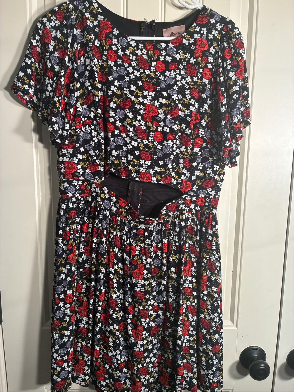 Willow & Root Women's Black Floral Cutout Dress with Red Flowers Sz large